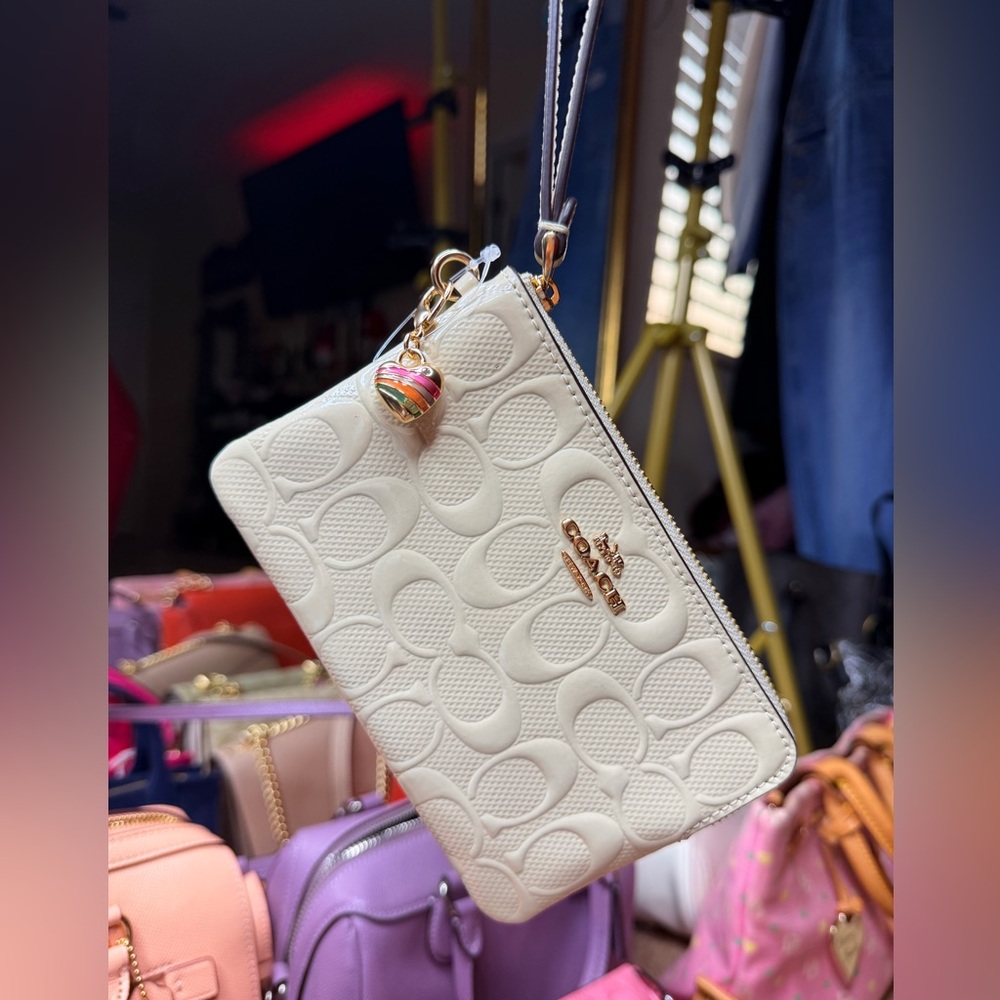 NWT Coach Chalk Patent Signature Corner Zip Wristlet CDF04 White Wallet Pouch 🤍✨